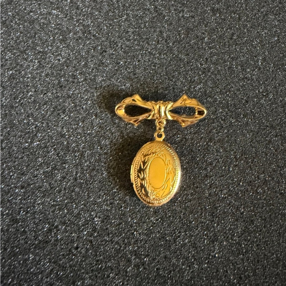 Vintage Monet Gold Tone Locket Brooch/Pin